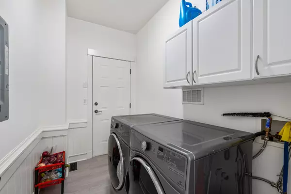 Langley, BC V2Y 2Z7,7051 196b ST