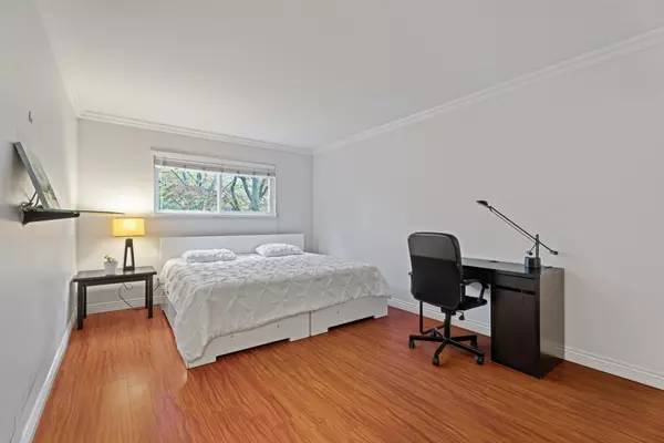 Vancouver, BC V6G 3B1,1550 Barclay ST #202