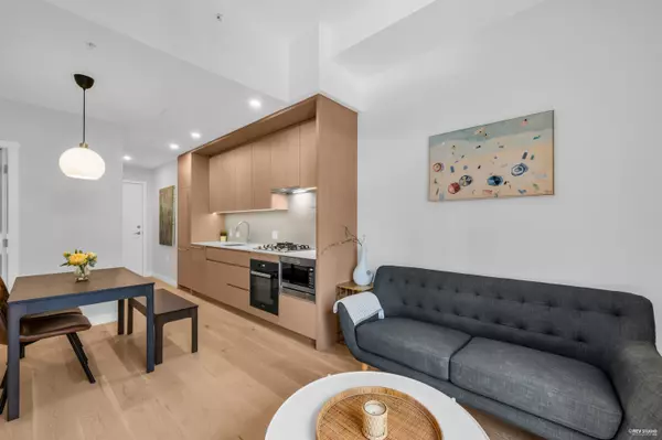 Vancouver, BC V5Z 2Z7,5212 Cambie ST #104