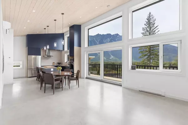 7666 Cerulean DR Pemberton, BC V0N 2L3