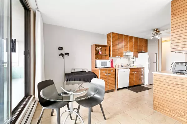 Burnaby, BC V3J 7E3,3737 Bartlett CT #2403