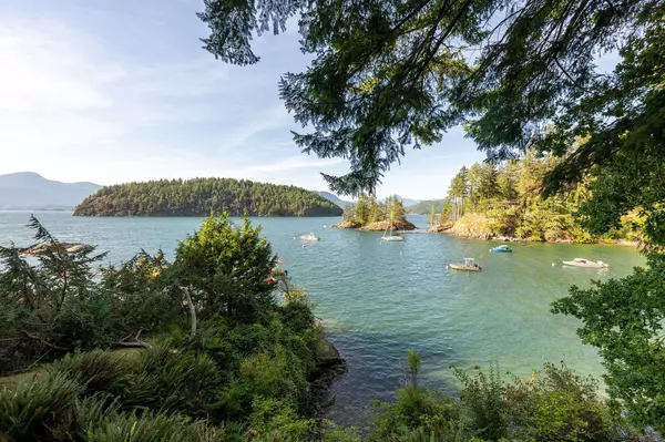 1558 Mount Gardner RD Bowen Island, BC V0N 1G2