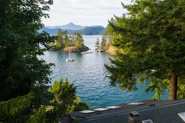 1558 Mount Gardner RD Bowen Island, BC V0N 1G2