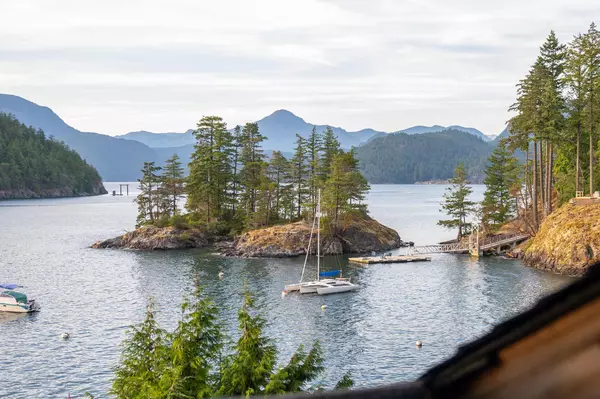 Bowen Island, BC V0N 1G2,1558 Mount Gardner RD