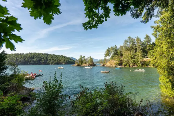 Bowen Island, BC V0N 1G2,1558 Mount Gardner RD