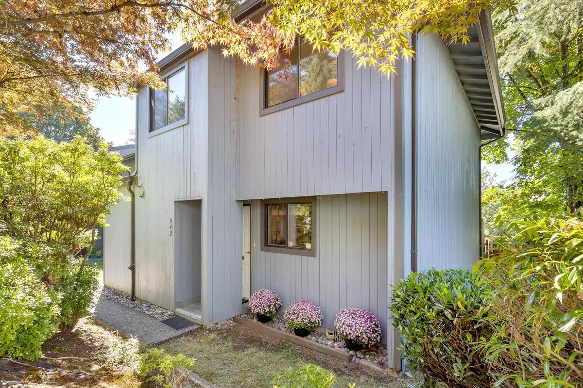 Port Moody, BC V3H 3S2,942 Blackstock RD