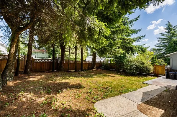 Surrey, BC V3T 3S7,9893 132 ST