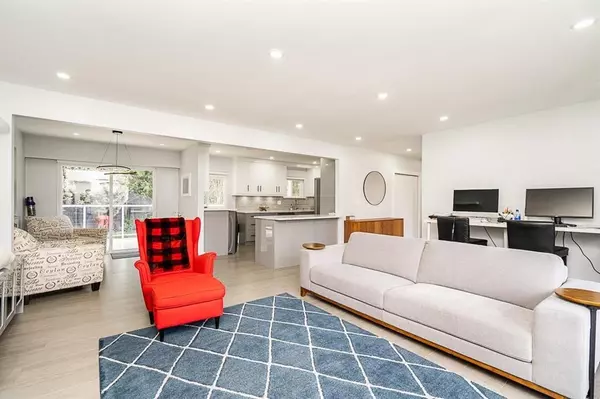 Coquitlam, BC V3K 1Y3,353 Laurentian CRES