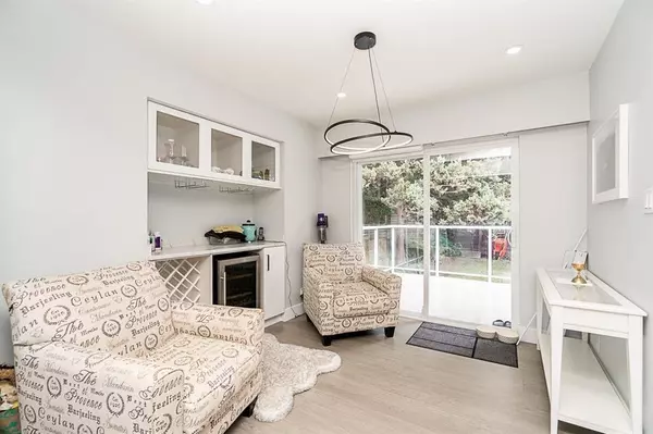 Coquitlam, BC V3K 1Y3,353 Laurentian CRES