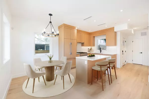 North Vancouver, BC V7M 1K7,265 W 6th ST