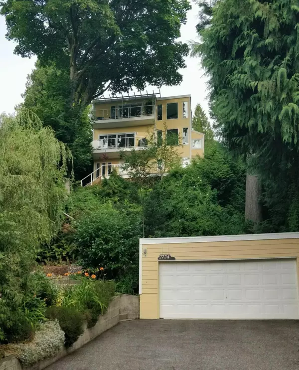 Surrey, BC V4A 2Z4,2724 Bayview ST