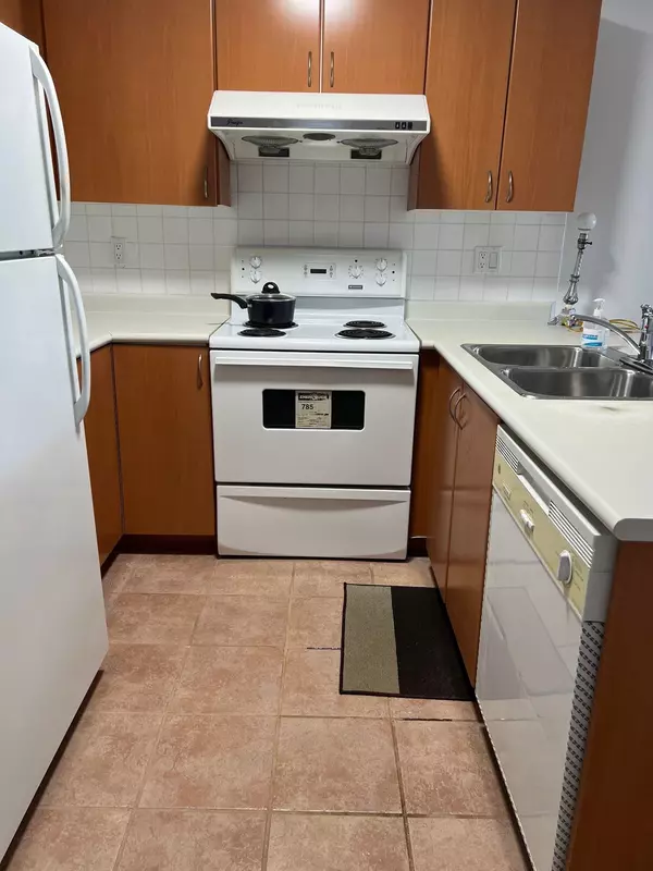 Vancouver, BC V5P 3Y7,6991 Victoria DR #208