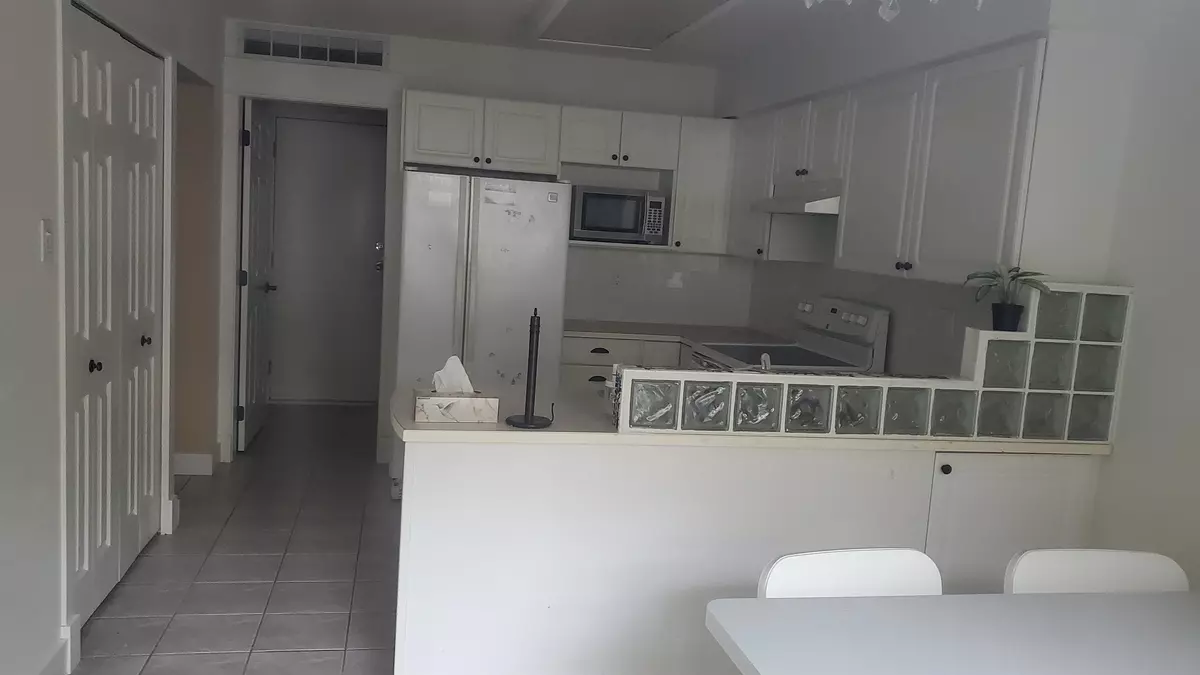 Surrey, BC V4N 0N9,16318 82 AVE #63