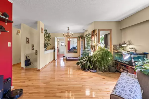 North Vancouver, BC V7K 1R2,1422 Kilmer RD