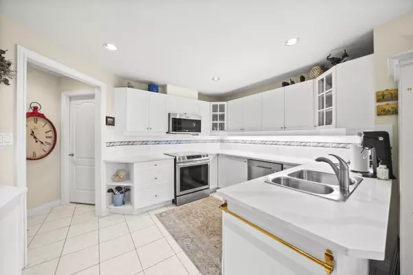 Delta, BC V4M 3K3,1250 55 ST #204