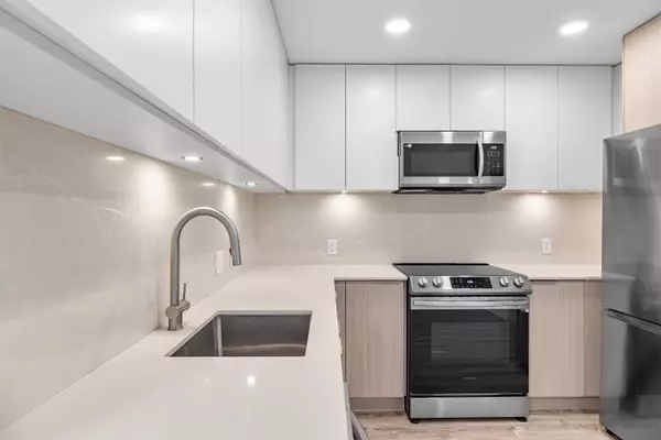 Surrey, BC V3T 0S9,13968 Laurel DR #220