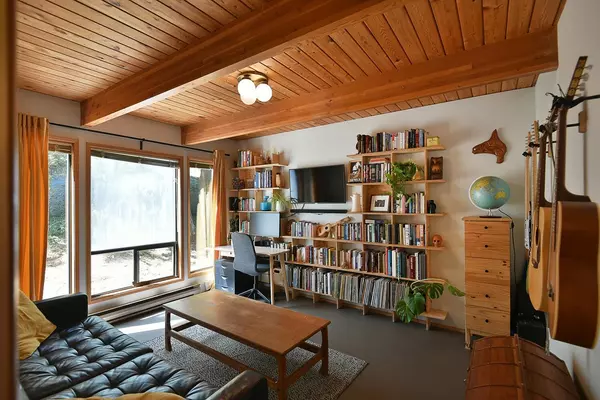 Sechelt, BC V7Z 0P8,6318 N Gale AVE