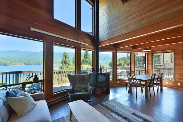 Sechelt, BC V7Z 0P8,6318 N Gale AVE