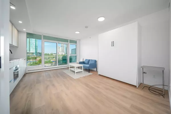 Surrey, BC V3T 0S2,13685 102 AVE #609