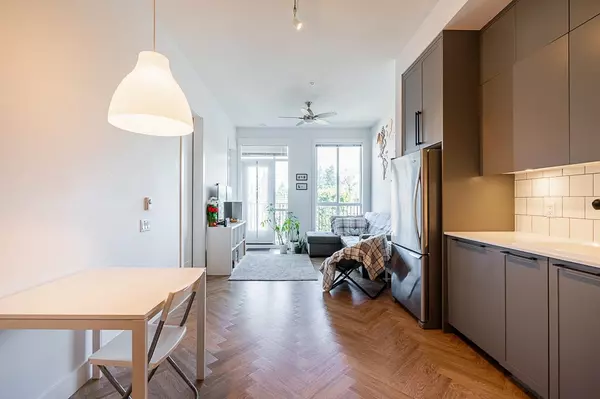 Surrey, BC V3R 0E9,10168 149 ST #314