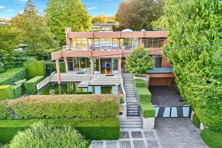 687 Beachview DR, North Vancouver, BC V7G 1P8