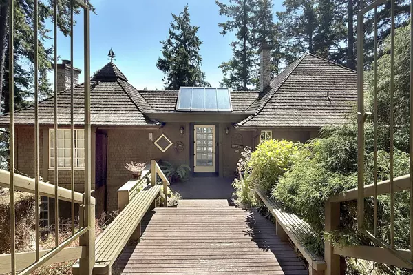 Bowen Island, BC V0N 1G2,1251 Fairweather RD