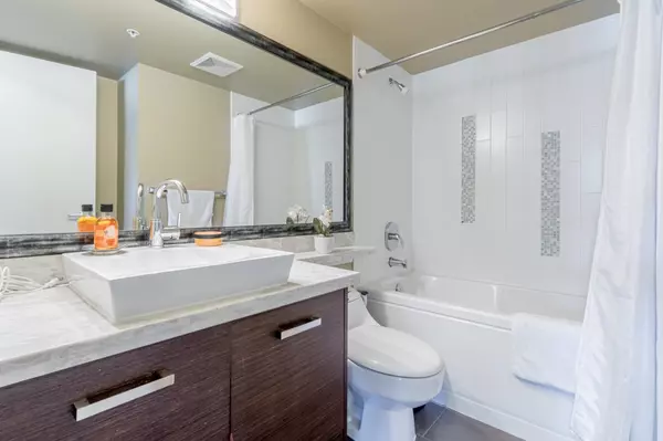 Coquitlam, BC V3B 0B8,2959 Glen DR #801