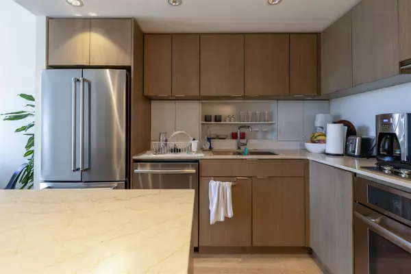 Vancouver, BC V6A 0E9,111 E 1st AVE #1206