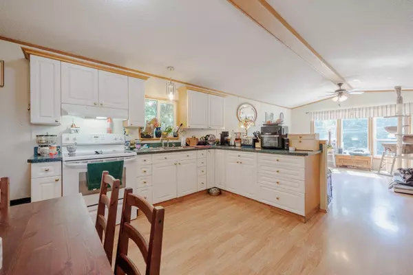 Rosedale, BC V0X 1X1,52975 Yale RD