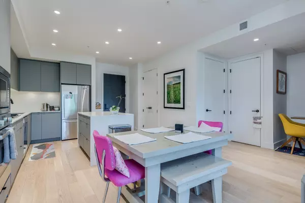 Port Moody, BC V3H 0K7,83 Moody ST #307