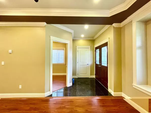 New Westminster, BC V3M 5N5,208 Hume ST