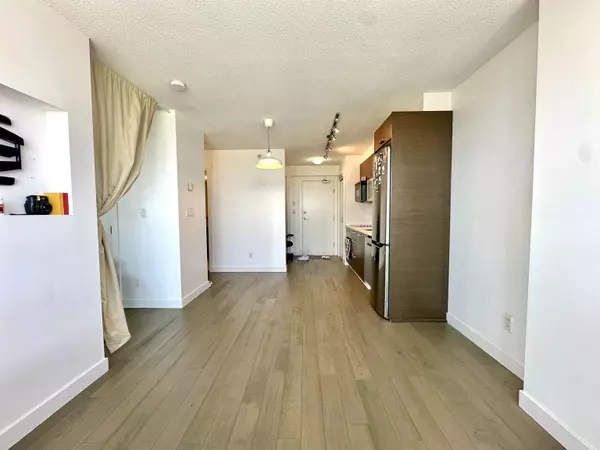 Surrey, BC V3T 0E6,10777 University DR #1812