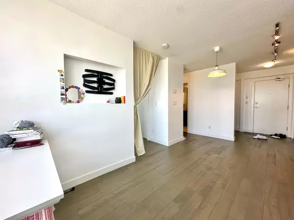 10777 University DR #1812 Surrey, BC V3T 0E6