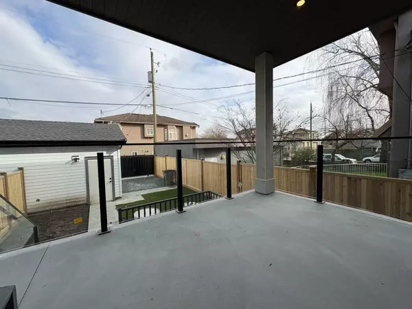 Vancouver, BC V5X 3B3,6866 Ontario ST