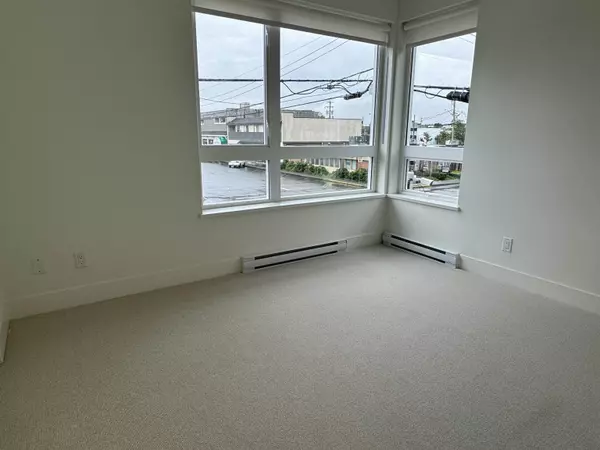 Maple Ridge, BC V2X 5Y3,11907 223 St #204