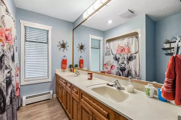 19782 150 AVE Pitt Meadows, BC V3Y 1Z1