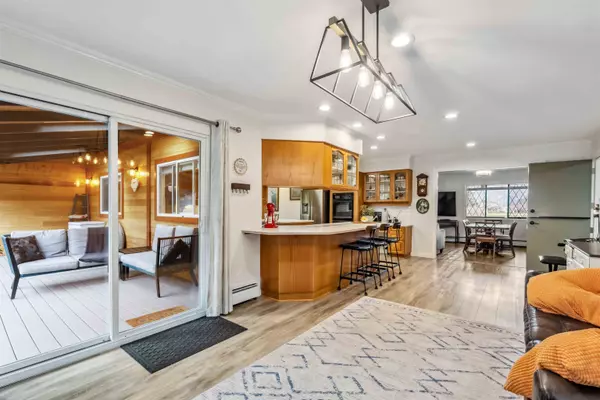 19782 150 AVE Pitt Meadows, BC V3Y 1Z1