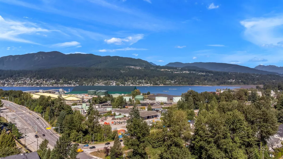 Port Moody, BC V3H 0N5,2015 St. Johns ST #514