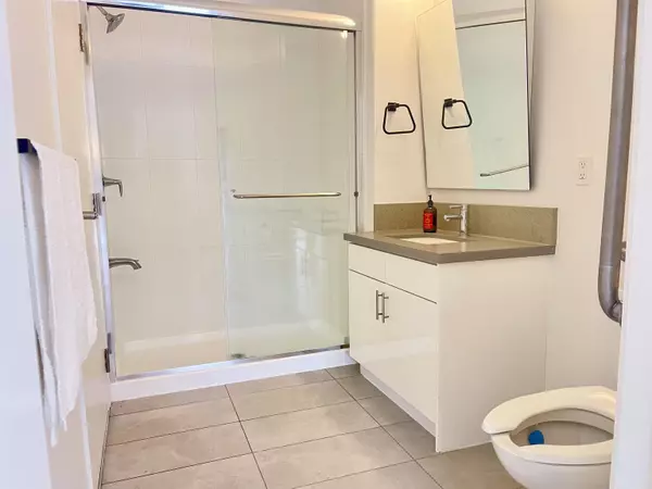 Surrey, BC V4N 6X2,18850 72a Ave AVE #38