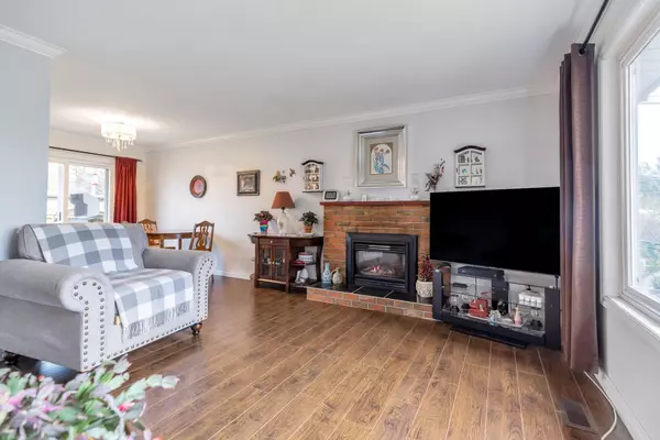 Abbotsford, BC V2T 6M6,2096 Martens ST