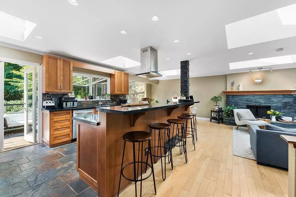 North Vancouver, BC V7N 4B4,4393 Glencanyon DR