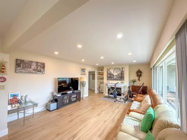 Coquitlam, BC V3K 2R6,652 Shaw AVE