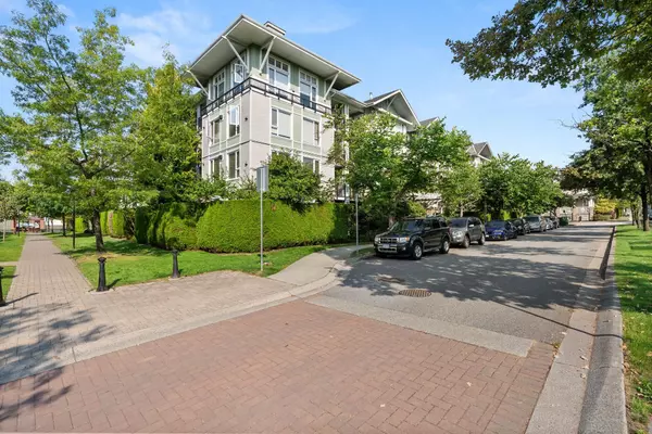Vancouver, BC V5S 4W6,7089 Mont Royal SQ #417