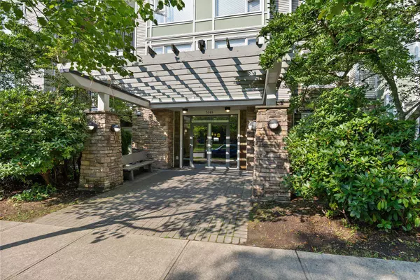 Vancouver, BC V5S 4W6,7089 Mont Royal SQ #417