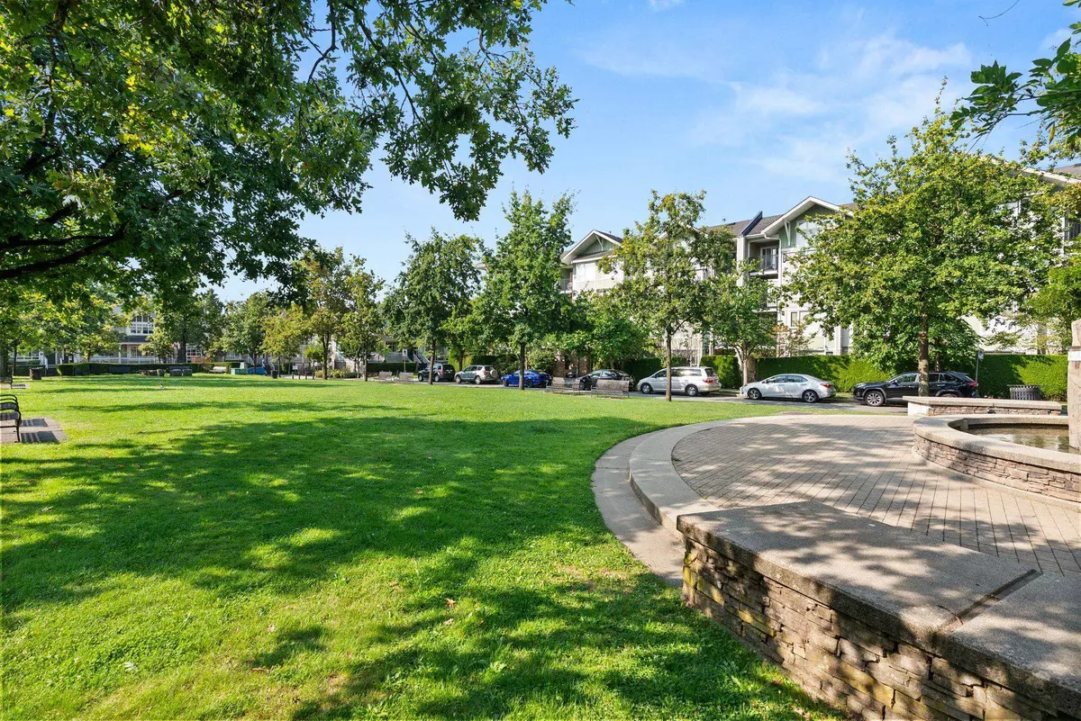 Vancouver, BC V5S 4W6,7089 Mont Royal SQ #417