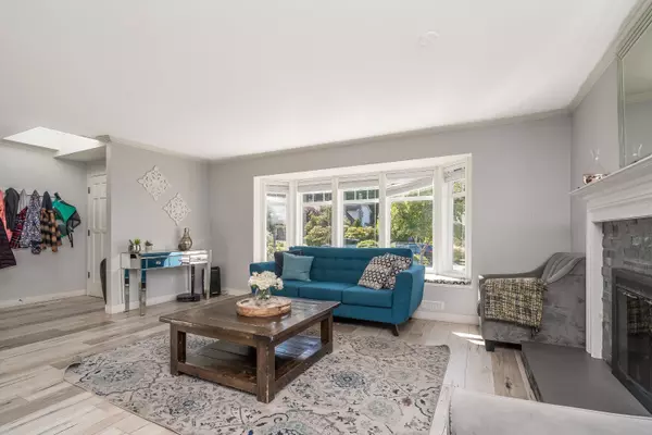 12549 21a AVE Surrey, BC V4A 7H6