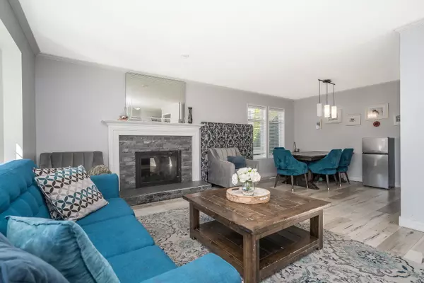 12549 21a AVE Surrey, BC V4A 7H6