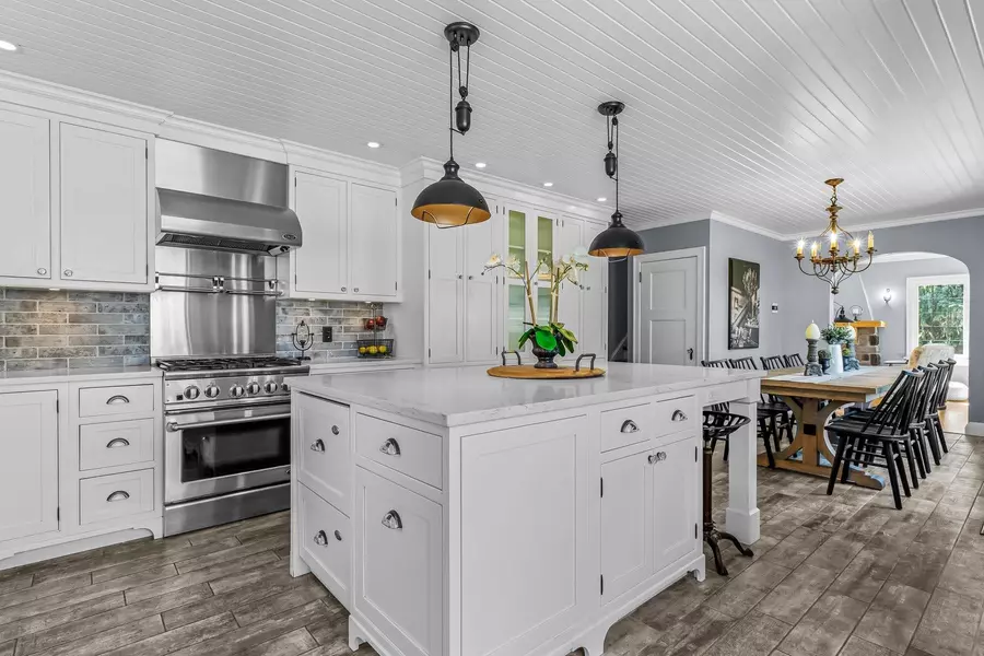 725 Fifth ST, New Westminster, BC V3L 2Y2