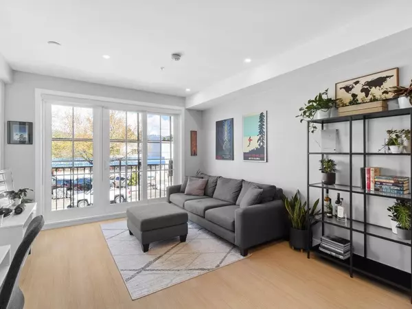 Vancouver, BC V6R 0C1,2528 Collingwood ST #208