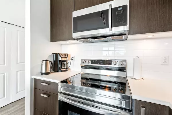 13623 81a AVE #507 Surrey, BC V3W 3N7